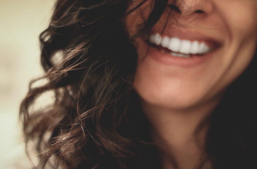 Naturalnie piękny uśmiech – kosmetyczne wybielanie zębów w Opolu